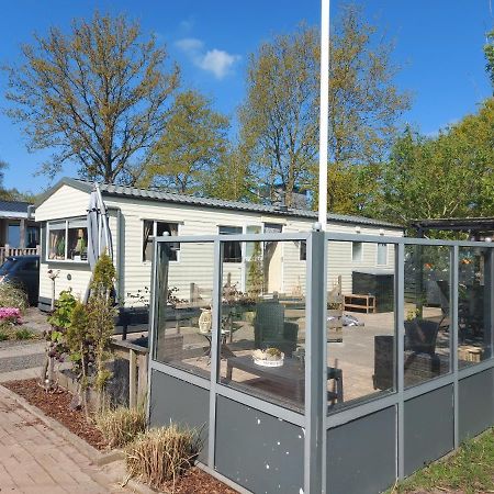 Us Twadde Plakje Op Vakantiepark Bergumermeer Suameer Kültér fotó
